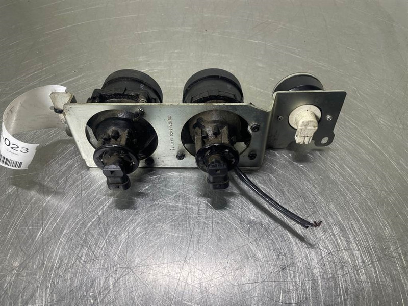 Mecalac 12MTX-5170184/5170185/5170186-Light/Leuchte - النظام الكهربائي - آلات البناء: صور 5 Mecalac 12MTX-5170184/5170185/5170186-Light/Leuchte - النظام الكهربائي - آلات البناء: صور 5