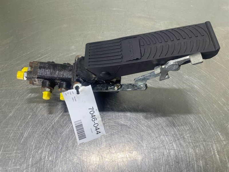 Mecalac 12MTX-5360657-Brake valve/Bremsventile/Remventiel - علم السوائل المتحركة - آلات البناء: صور 4 Mecalac 12MTX-5360657-Brake valve/Bremsventile/Remventiel - علم السوائل المتحركة - آلات البناء: صور 4