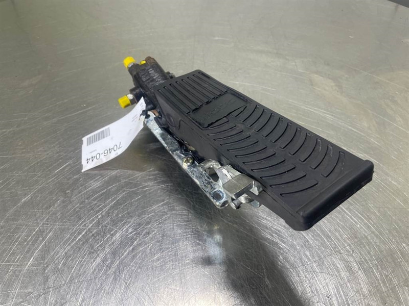 Mecalac 12MTX-5360657-Brake valve/Bremsventile/Remventiel - علم السوائل المتحركة - آلات البناء: صور 5 Mecalac 12MTX-5360657-Brake valve/Bremsventile/Remventiel - علم السوائل المتحركة - آلات البناء: صور 5