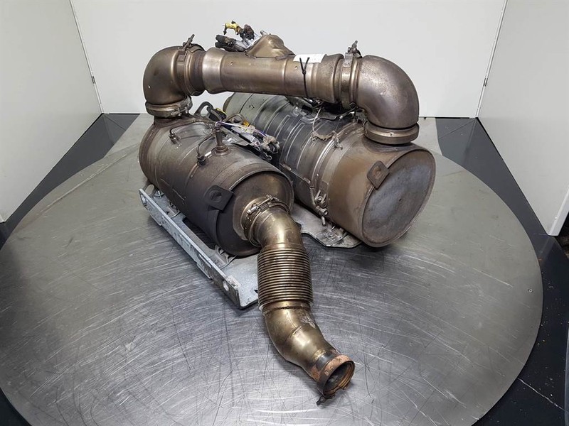 Sennebogen 818 - Exhaust system/Auspuff/Uitlaat - المحرك و قطع الغيار - آلات البناء: صور 2 Sennebogen 818 - Exhaust system/Auspuff/Uitlaat - المحرك و قطع الغيار - آلات البناء: صور 2