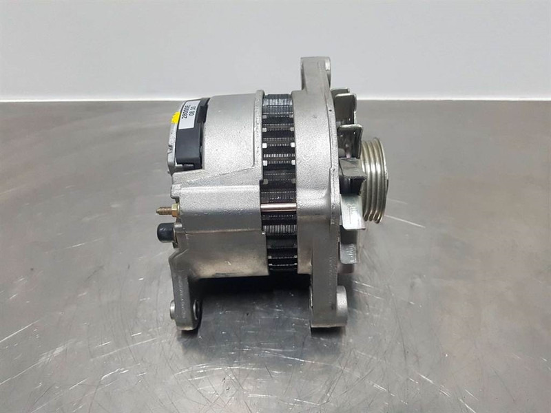 Terex Schaeff SKL833-14V 65A-Alternator/Lichtmaschine/Dynamo - المحرك - آلات البناء: صور 3 Terex Schaeff SKL833-14V 65A-Alternator/Lichtmaschine/Dynamo - المحرك - آلات البناء: صور 3