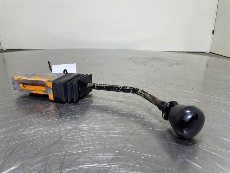 Zettelmeyer ZL801 - Levers/Hebels/Hendels - الكابينة والداخلية - آلات البناء: صور 1 Zettelmeyer ZL801 - Levers/Hebels/Hendels - الكابينة والداخلية - آلات البناء: صور 1