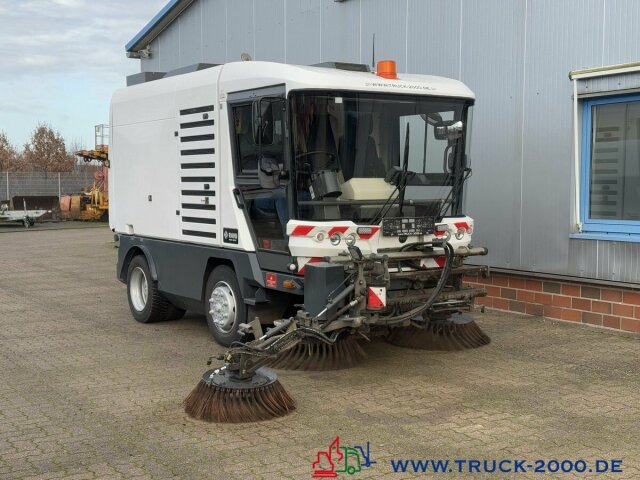Ravo 540 3 Besensystem Sweeper + Sprühen 50 Km/h - سياره كنس شوارع: صور 2 Ravo 540 3 Besensystem Sweeper + Sprühen 50 Km/h - سياره كنس شوارع: صور 2