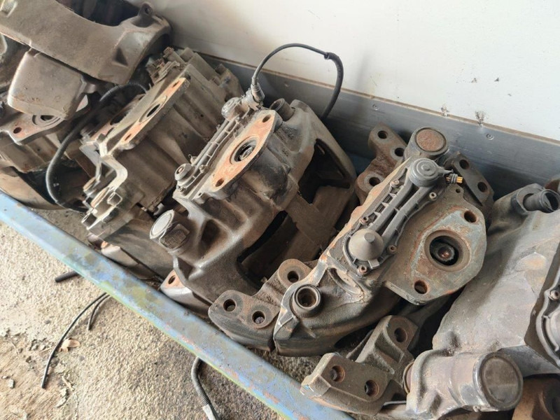MAN Remklauwen / Brake calipers F2000 / TGA - السرج - شاحنة: صور 1 MAN Remklauwen / Brake calipers F2000 / TGA - السرج - شاحنة: صور 1