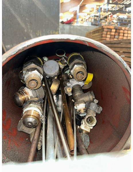 FULL TRAILER LOADED WITH LPG TANKS - الخيمة نصف مقطورة: صور 3 FULL TRAILER LOADED WITH LPG TANKS - الخيمة نصف مقطورة: صور 3