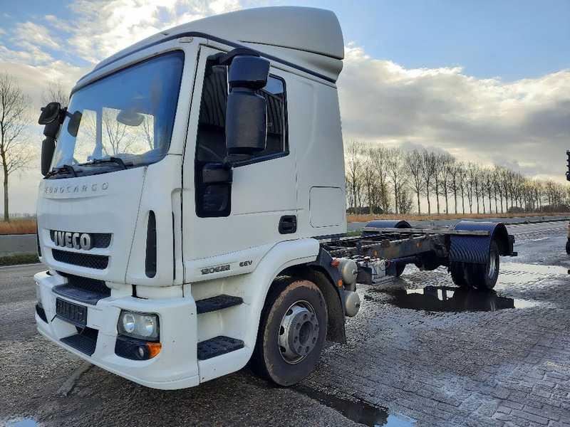 Iveco 120E22 - الشاسيه شاحنة: صور 1 Iveco 120E22 - الشاسيه شاحنة: صور 1