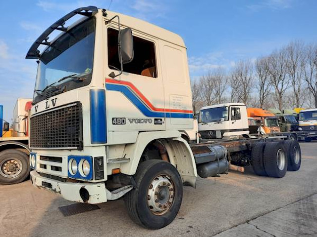 Volvo F 12 6*4 STEEL SUSPENSION - الشاسيه شاحنة: صور 1 Volvo F 12 6*4 STEEL SUSPENSION - الشاسيه شاحنة: صور 1