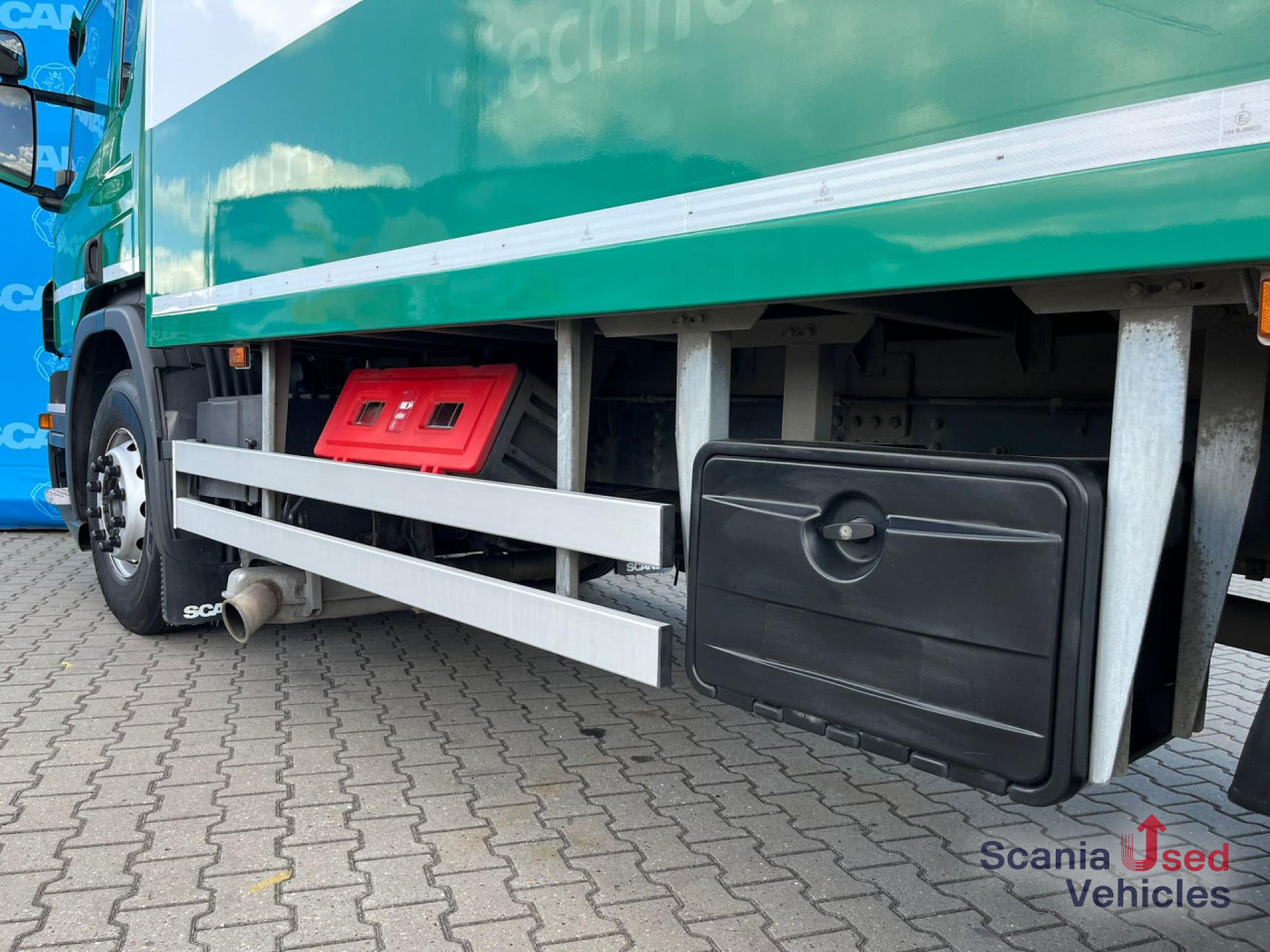 SCANIA P 320 DB6x2*4MNB RETARDER FULL AIR 8T TAIL LIFT 2T - بصندوق مغلق شاحنة: صور 4 SCANIA P 320 DB6x2*4MNB RETARDER FULL AIR 8T TAIL LIFT 2T - بصندوق مغلق شاحنة: صور 4
