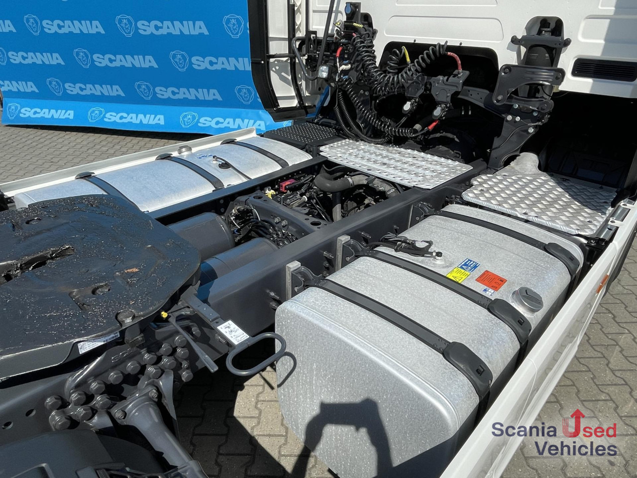 SCANIA R 450 A4x2NA DIFF-L RETARDER ACC 2X TANK - شاحنة جرار: صور 2 SCANIA R 450 A4x2NA DIFF-L RETARDER ACC 2X TANK - شاحنة جرار: صور 2