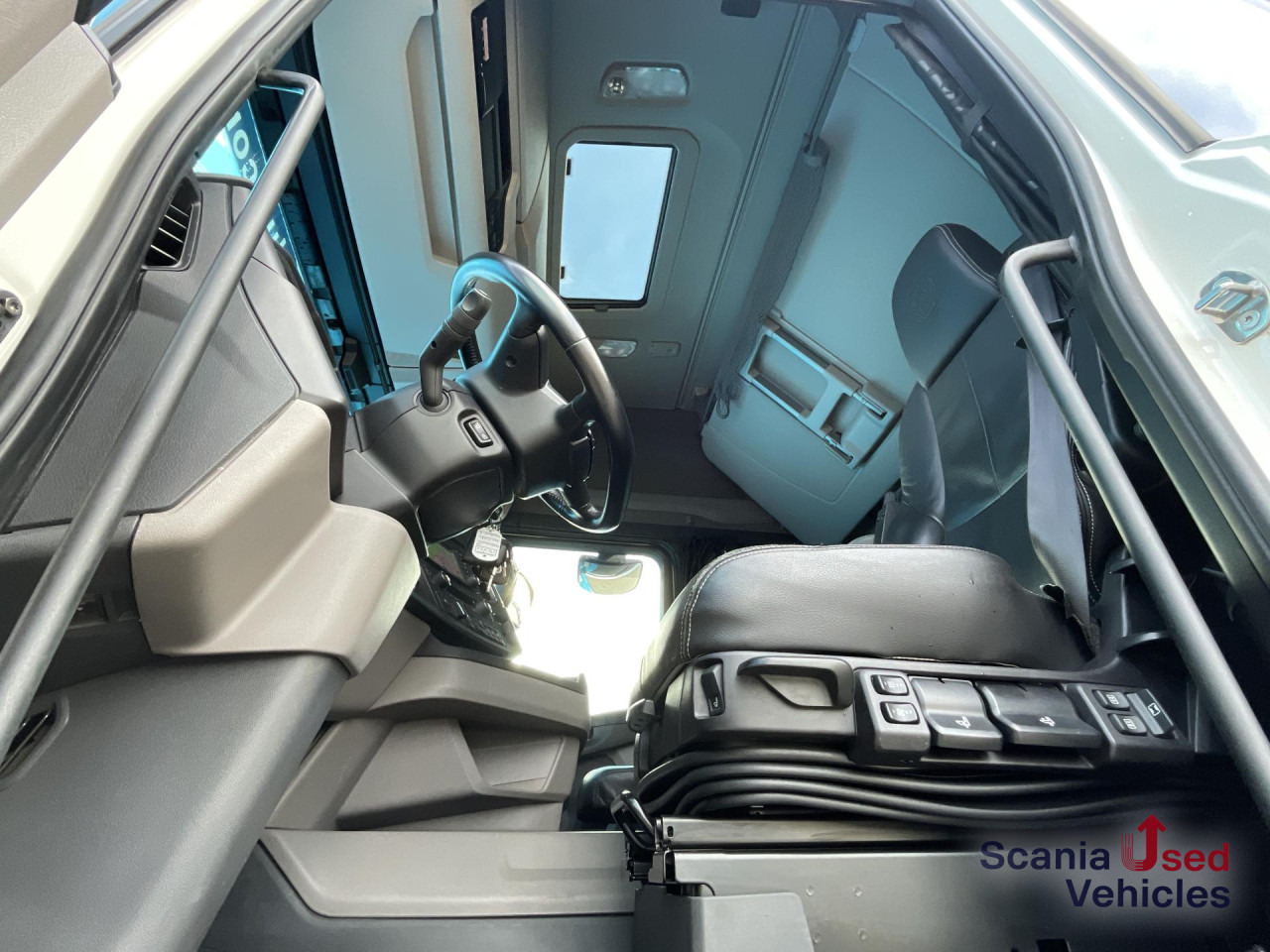SCANIA R 450 A4x2NB RETARDER DIFF-L FULL AIR LED SMART2 - شاحنة جرار: صور 2 SCANIA R 450 A4x2NB RETARDER DIFF-L FULL AIR LED SMART2 - شاحنة جرار: صور 2