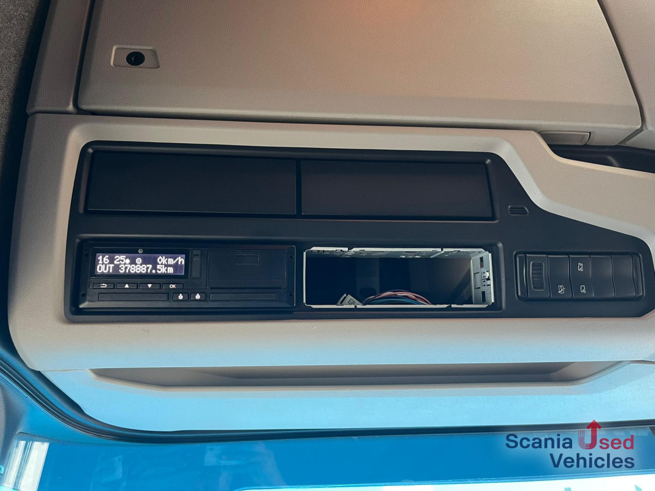 SCANIA S 450 A4x2NA DIFF-L RETARDER PARK AIRCO ACC - شاحنة جرار: صور 4 SCANIA S 450 A4x2NA DIFF-L RETARDER PARK AIRCO ACC - شاحنة جرار: صور 4