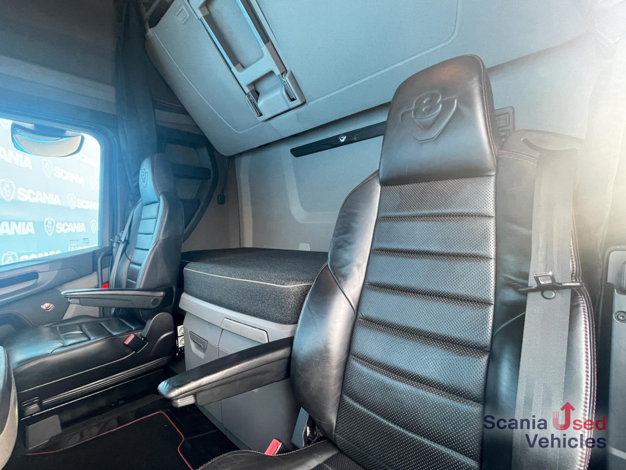 SCANIA S 660 A6x2/4NB V8 RETARDER FULL AIR 8T DIFF-L LED - شاحنة جرار: صور 3 SCANIA S 660 A6x2/4NB V8 RETARDER FULL AIR 8T DIFF-L LED - شاحنة جرار: صور 3