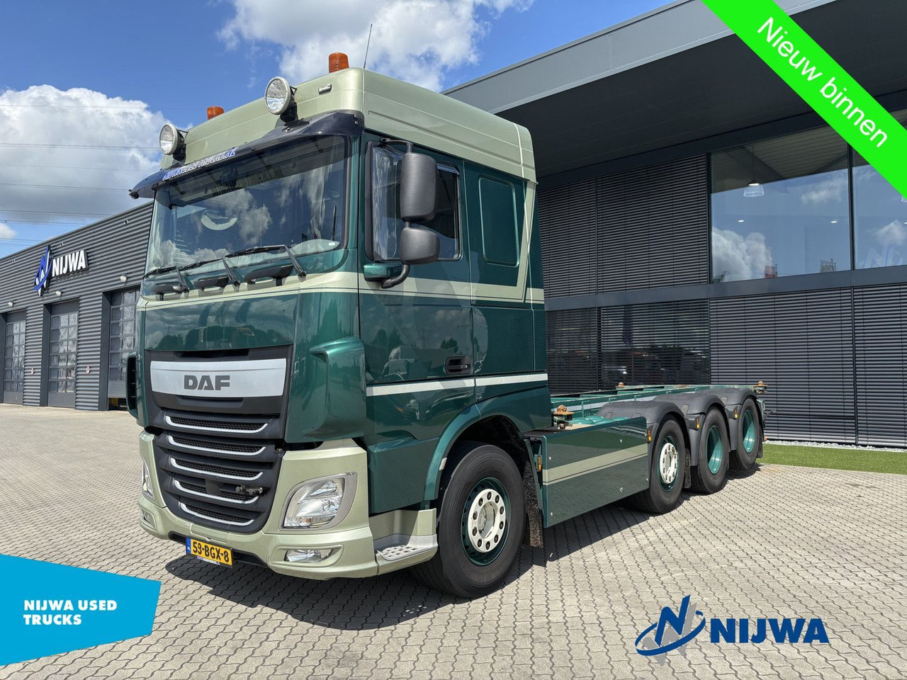 DAF XF 460 8x2 20ft container systeem - شاحنة ذات الخطاف: صور 1 DAF XF 460 8x2 20ft container systeem - شاحنة ذات الخطاف: صور 1