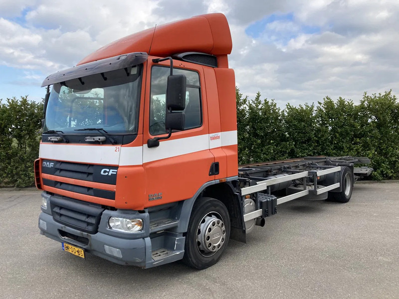 DAF CF65.180 Euro3 Manual / Laadklep - الشاسيه شاحنة: صور 2 DAF CF65.180 Euro3 Manual / Laadklep - الشاسيه شاحنة: صور 2