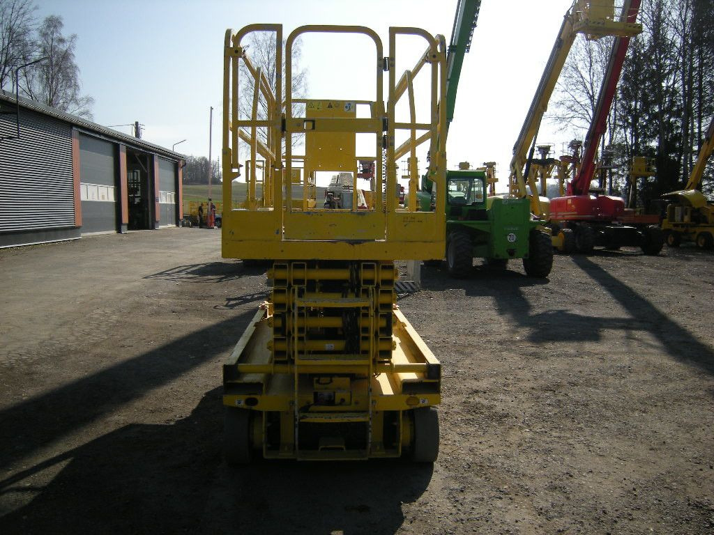 مصاعد الازدهار محمولة على شاحنة Genie GS 3246, Scherenarbeitsbühne Genie 11,9 m: صور 20