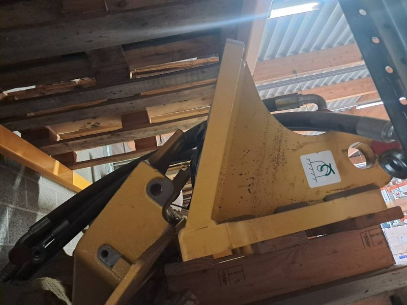 Komatsu D37PX-23 / -24 BRACKET - 11Y-21-41471 - الإطار / الشاسيه - آلات البناء: صور 2 Komatsu D37PX-23 / -24 BRACKET - 11Y-21-41471 - الإطار / الشاسيه - آلات البناء: صور 2