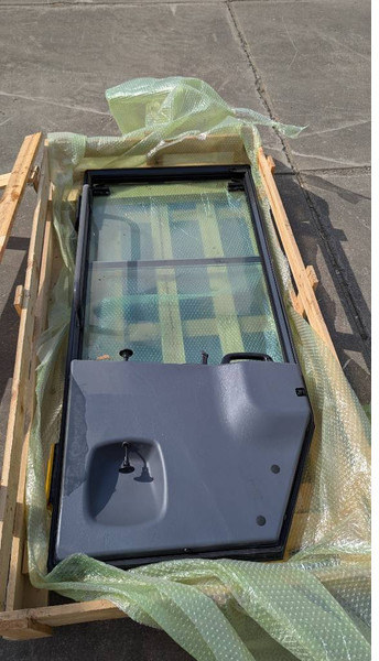 Komatsu WA100-5 DOOR ASSY 417-926-3106 - الكابينة والداخلية - آلات البناء: صور 1 Komatsu WA100-5 DOOR ASSY 417-926-3106 - الكابينة والداخلية - آلات البناء: صور 1