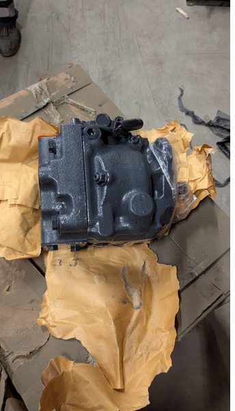 Komatsu WA380-6 or WA430-6 hydraulic pump 708-1W-41570 - علم السوائل المتحركة - آلات البناء: صور 2 Komatsu WA380-6 or WA430-6 hydraulic pump 708-1W-41570 - علم السوائل المتحركة - آلات البناء: صور 2