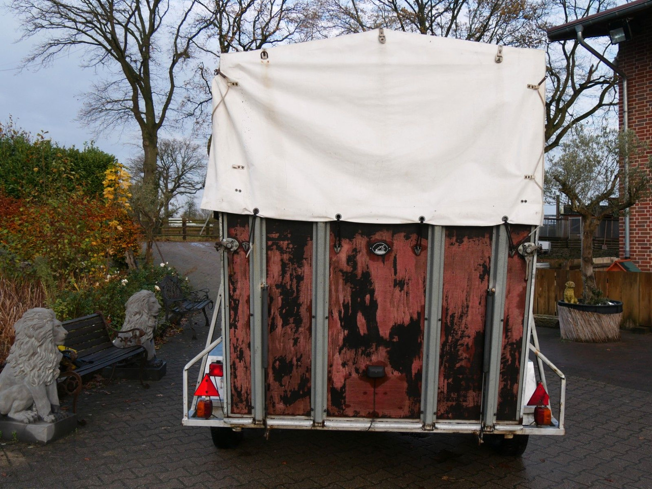 2 Pferde - شاحنة نقل المواشي مقطورة: صور 3 2 Pferde - شاحنة نقل المواشي مقطورة: صور 3