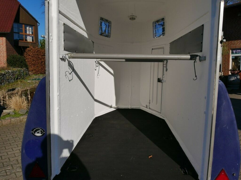 Böckmann 1,5 Pferde Heckklappe schwenkbar - عربة نقل خيل: صور 4 Böckmann 1,5 Pferde Heckklappe schwenkbar - عربة نقل خيل: صور 4