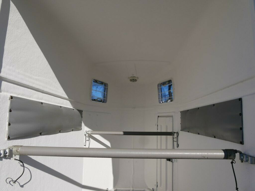 Böckmann 1,5 Pferde Heckklappe schwenkbar - عربة نقل خيل: صور 5 Böckmann 1,5 Pferde Heckklappe schwenkbar - عربة نقل خيل: صور 5