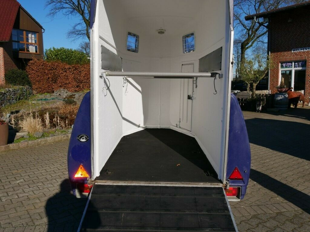 Böckmann 1,5 Pferde Heckklappe schwenkbar - عربة نقل خيل: صور 3 Böckmann 1,5 Pferde Heckklappe schwenkbar - عربة نقل خيل: صور 3