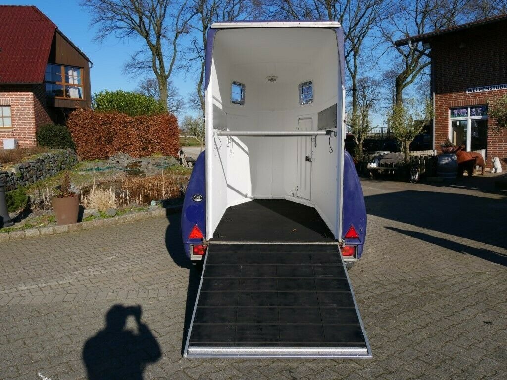 Böckmann 1,5 Pferde Heckklappe schwenkbar - عربة نقل خيل: صور 2 Böckmann 1,5 Pferde Heckklappe schwenkbar - عربة نقل خيل: صور 2