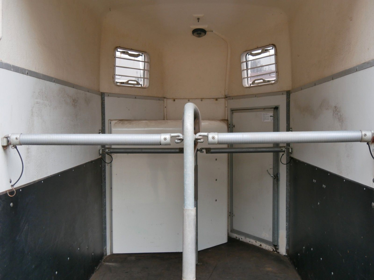 Böckmann Duo mit Sattelkammer - شاحنة نقل المواشي مقطورة: صور 4 Böckmann Duo mit Sattelkammer - شاحنة نقل المواشي مقطورة: صور 4