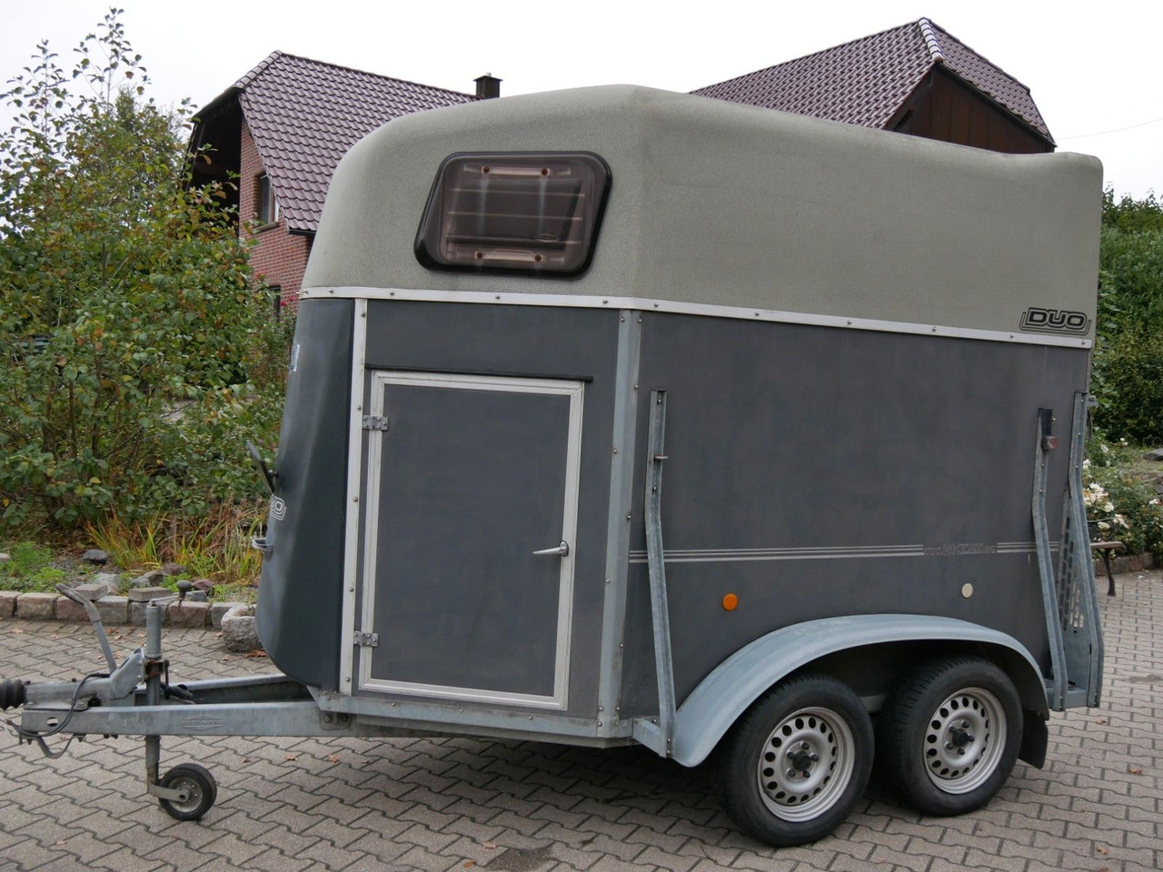 Böckmann Duo mit Sattelkammer - شاحنة نقل المواشي مقطورة: صور 1 Böckmann Duo mit Sattelkammer - شاحنة نقل المواشي مقطورة: صور 1