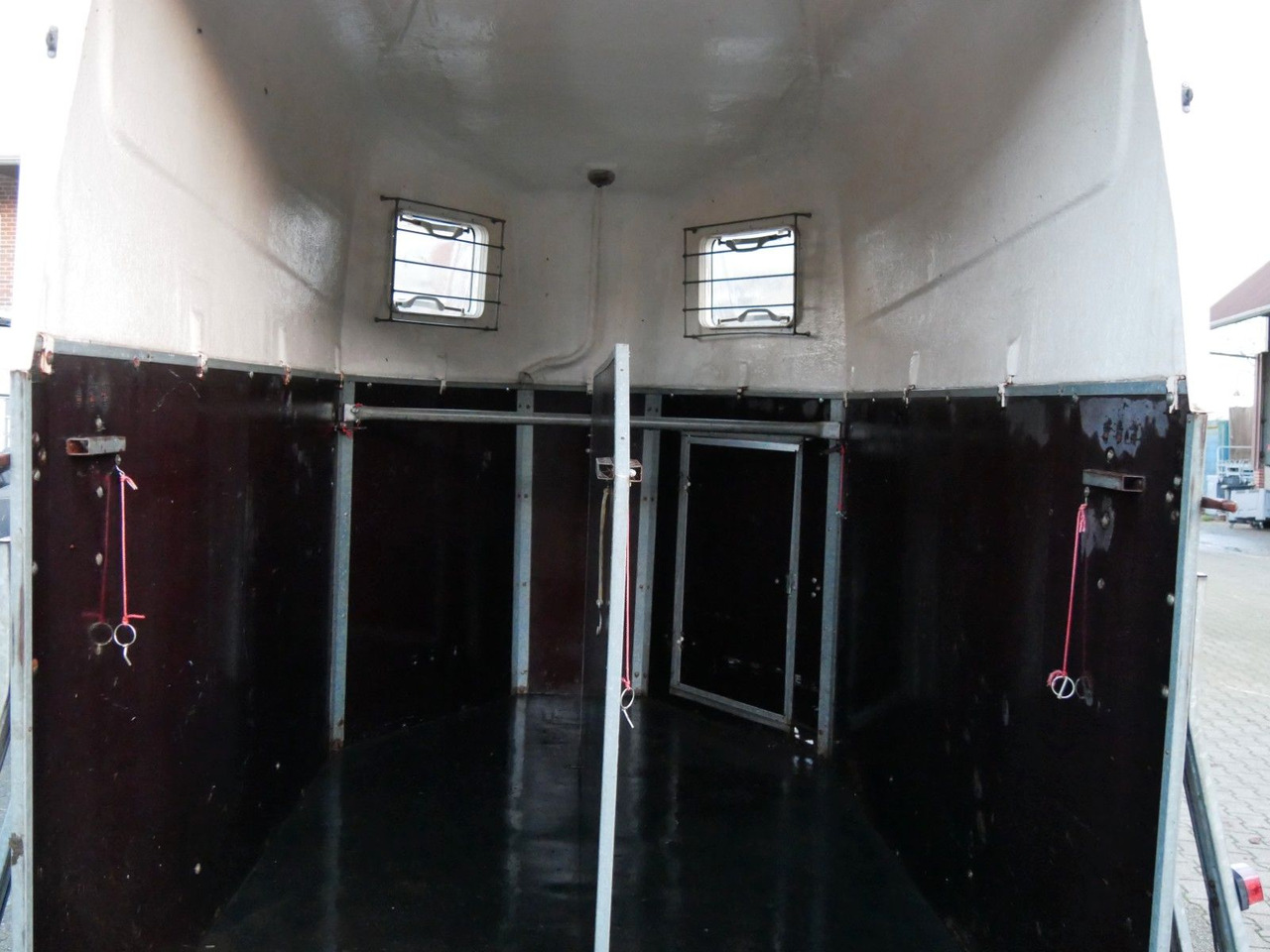 Holz Poly 2 Pferde - شاحنة نقل المواشي مقطورة: صور 5 Holz Poly 2 Pferde - شاحنة نقل المواشي مقطورة: صور 5