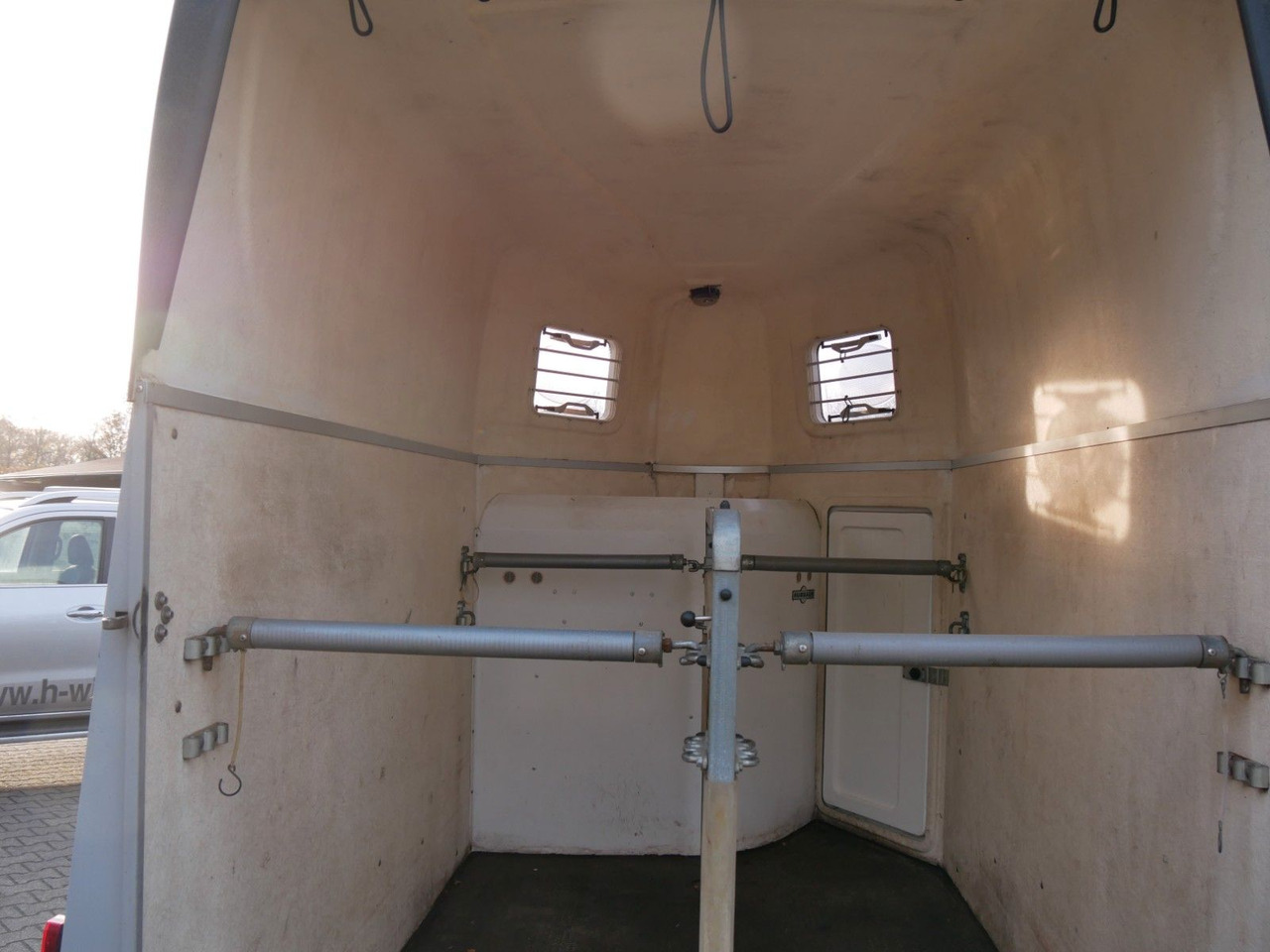 Humbaur Atis 2 Pferde Sattelkammer - شاحنة نقل المواشي مقطورة: صور 4 Humbaur Atis 2 Pferde Sattelkammer - شاحنة نقل المواشي مقطورة: صور 4