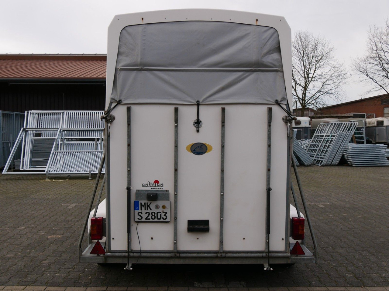 Sluis Vollpoly 2 Pferde mit Sattelkammer - شاحنة نقل المواشي مقطورة: صور 4 Sluis Vollpoly 2 Pferde mit Sattelkammer - شاحنة نقل المواشي مقطورة: صور 4