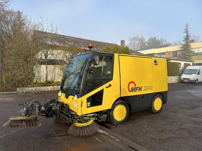 Diversen MFH 2500 Kehrmaschine Klima 3 Besen AEBI MATEC MFH 2500 Kehrmaschine Klima 3 Besen - كناسة المناطق الصناعية: صور 4 Diversen MFH 2500 Kehrmaschine Klima 3 Besen AEBI MATEC MFH 2500 Kehrmaschine Klima 3 Besen - كناسة المناطق الصناعية: صور 4