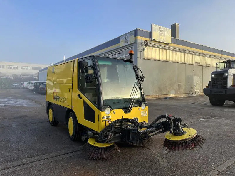 Diversen MFH 2500 Kehrmaschine Klima 3 Besen AEBI MATEC MFH 2500 Kehrmaschine Klima 3 Besen - كناسة المناطق الصناعية: صور 2 Diversen MFH 2500 Kehrmaschine Klima 3 Besen AEBI MATEC MFH 2500 Kehrmaschine Klima 3 Besen - كناسة المناطق الصناعية: صور 2