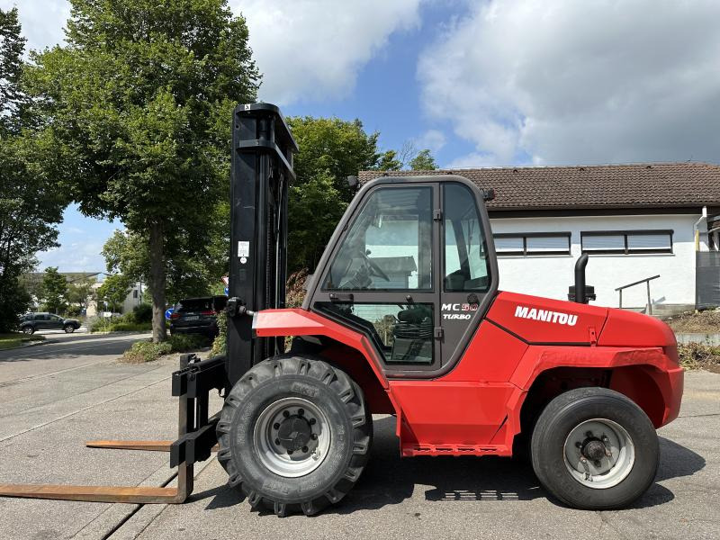 Manitou MC 50 Turbo 5 to Geländestapler Seitenschieb Kabine - رافعة شوكية: صور 1 Manitou MC 50 Turbo 5 to Geländestapler Seitenschieb Kabine - رافعة شوكية: صور 1
