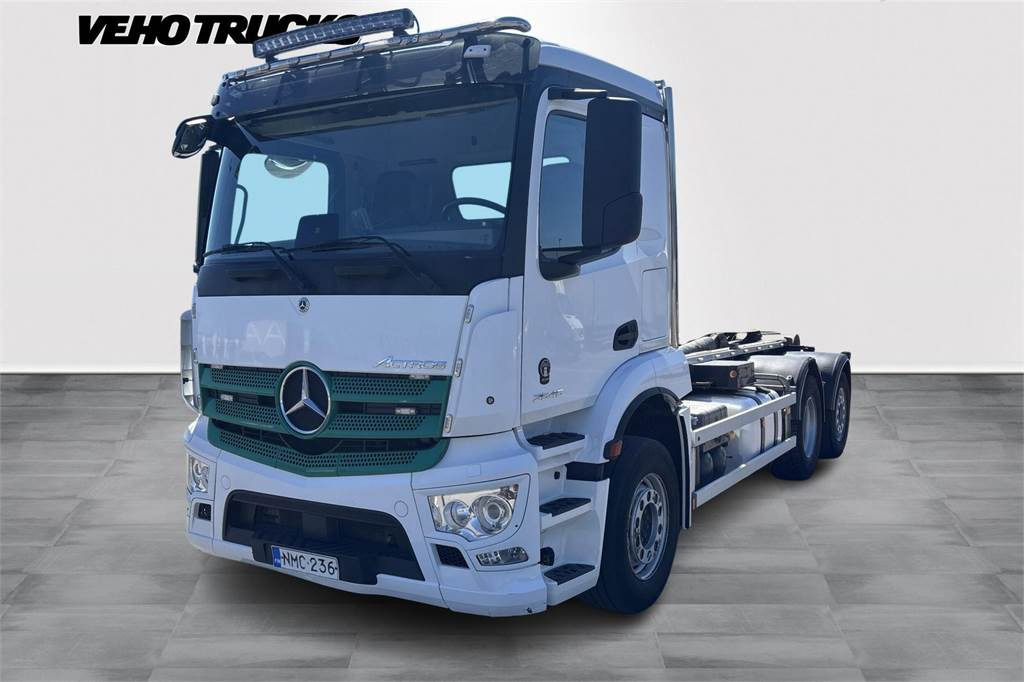 Mercedes-Benz Actros 2546 L Koukkulaite - شاحنة ذات الخطاف: صور 1 Mercedes-Benz Actros 2546 L Koukkulaite - شاحنة ذات الخطاف: صور 1
