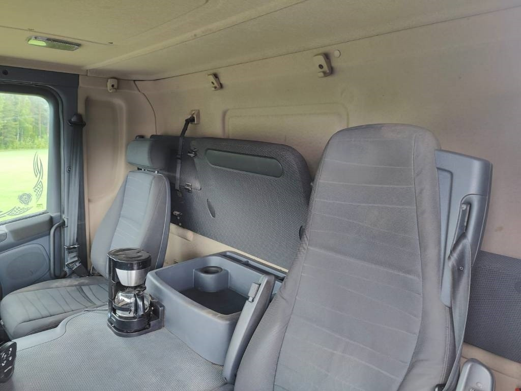 بصندوق مغلق شاحنة Scania P 360: صور 6