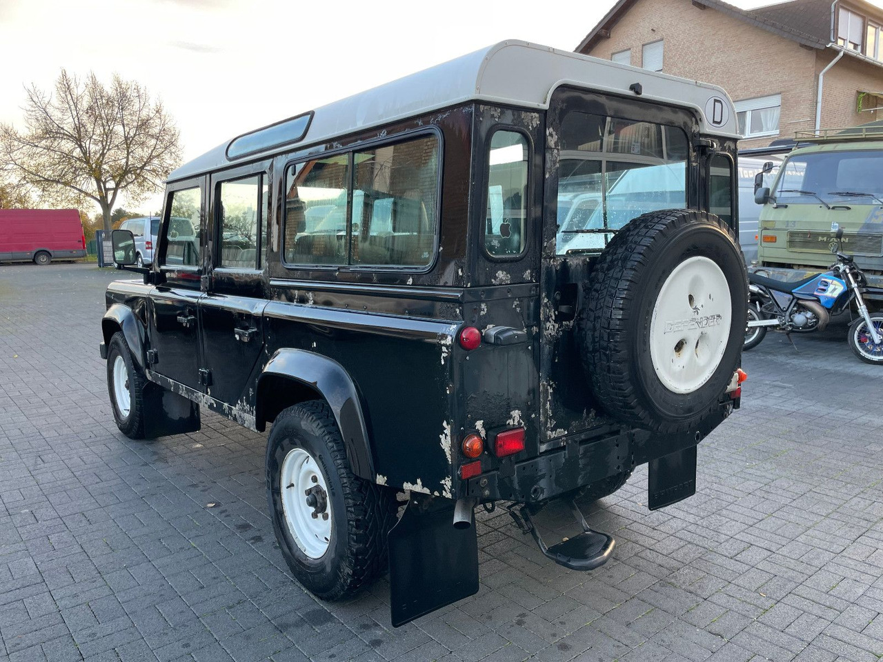 Land Rover Defender 110 SW 2.5 TD , Wohnm.Zulassung, 1.Hand - سيارة دفع رباعي: صور 4 Land Rover Defender 110 SW 2.5 TD , Wohnm.Zulassung, 1.Hand - سيارة دفع رباعي: صور 4