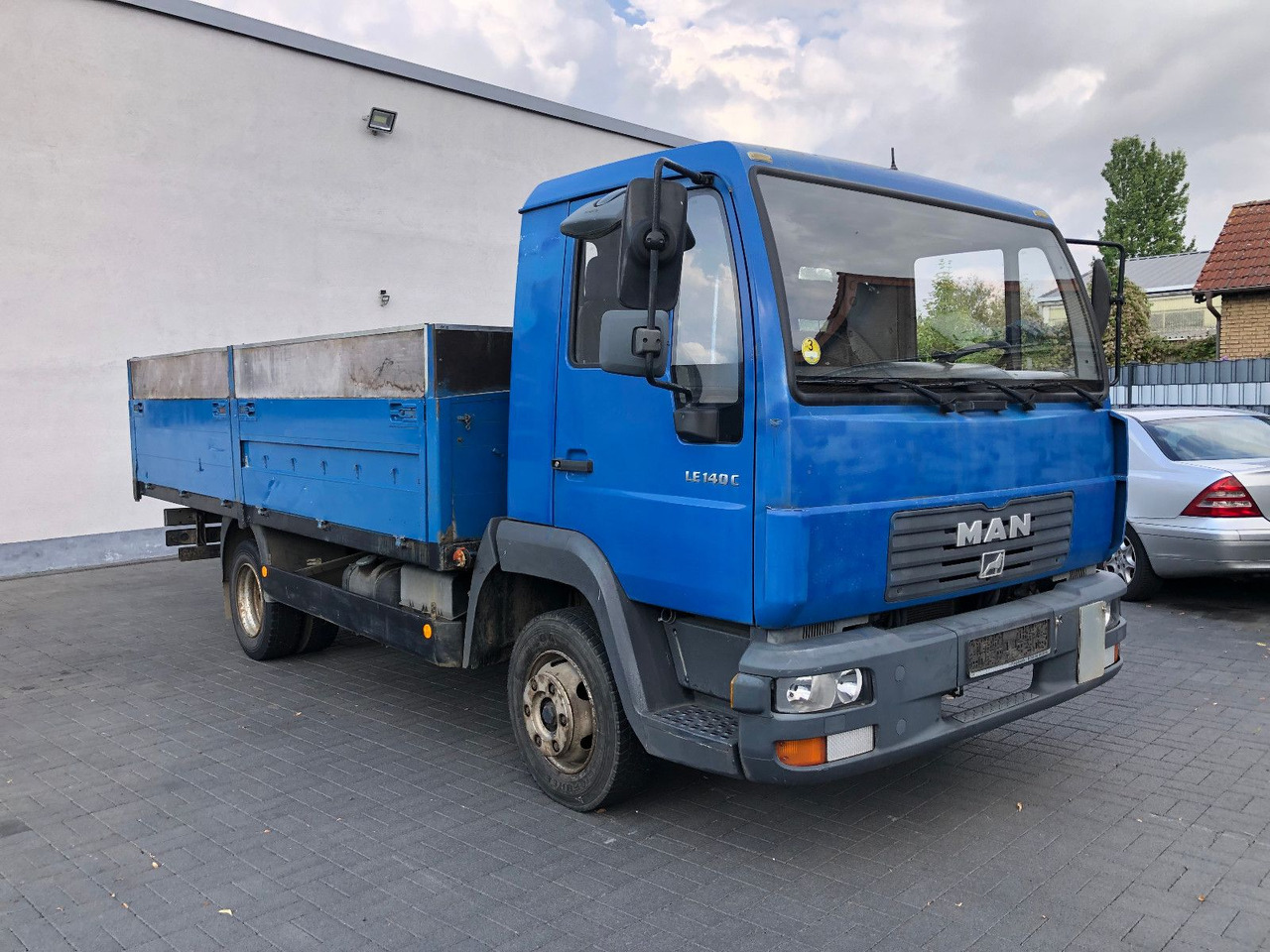 MAN LE 140 C Klima, Tempomat, TÜV 11-2025 - الشاحنات الصغيرة المسطحة: صور 3 MAN LE 140 C Klima, Tempomat, TÜV 11-2025 - الشاحنات الصغيرة المسطحة: صور 3