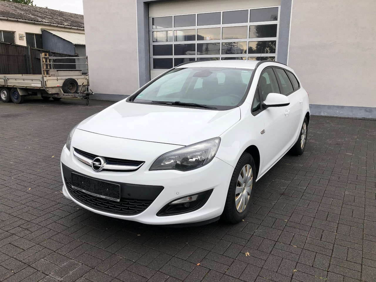 Opel Astra J 1.6 CDTi Sports Tourer Edition - سيارة ستيشن: صور 1 Opel Astra J 1.6 CDTi Sports Tourer Edition - سيارة ستيشن: صور 1