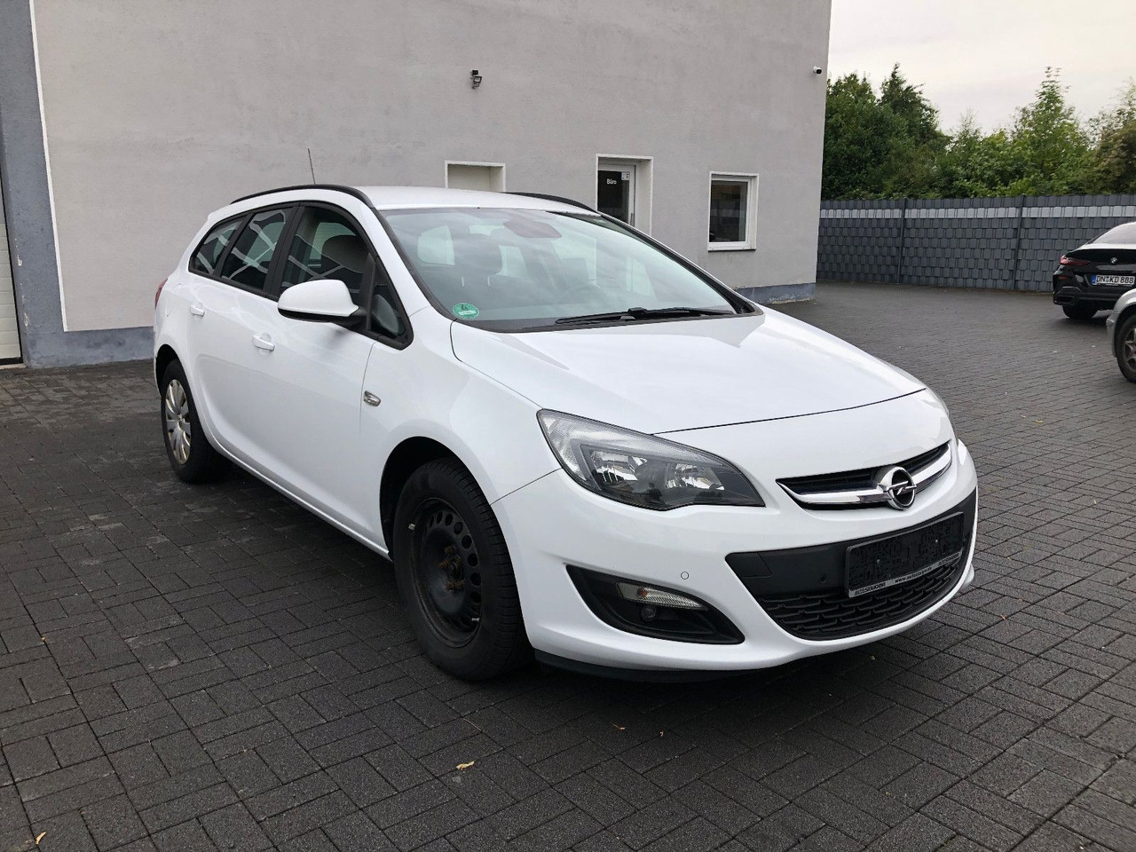 Opel Astra J 1.6 CDTi Sports Tourer Edition - سيارة ستيشن: صور 3 Opel Astra J 1.6 CDTi Sports Tourer Edition - سيارة ستيشن: صور 3