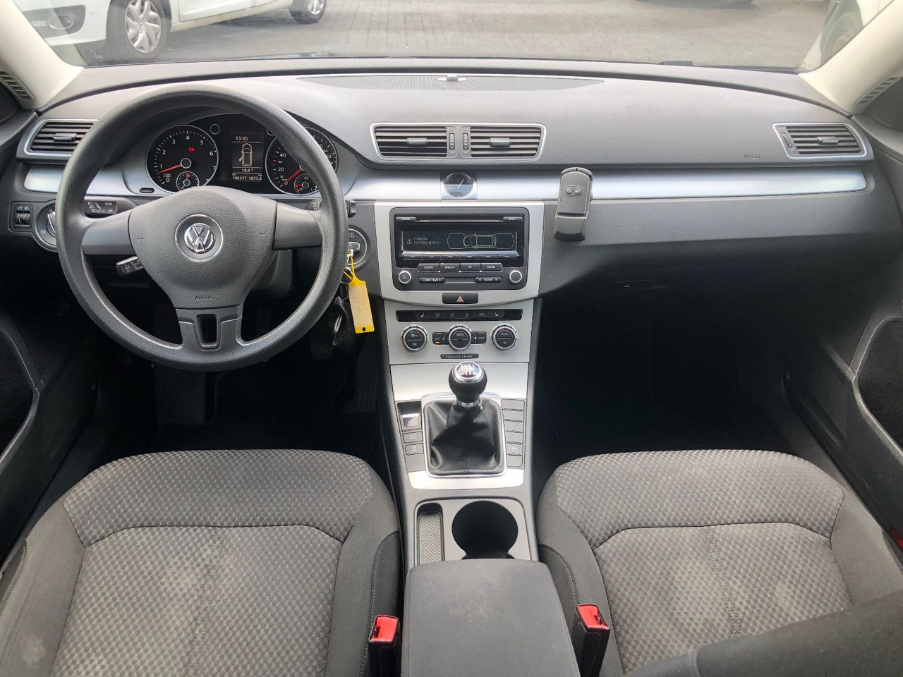 سيارة Volkswagen Passat Variant 1.4 TSi Trendline: صور 21
