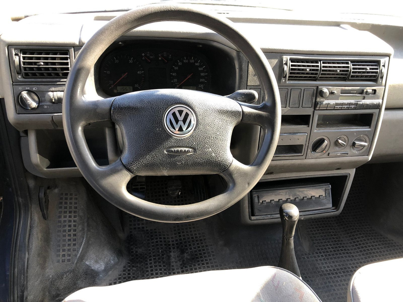 فان المدمجة Volkswagen T4 2.5 TDI Lang: صور 26 فان المدمجة Volkswagen T4 2.5 TDI Lang: صور 26
