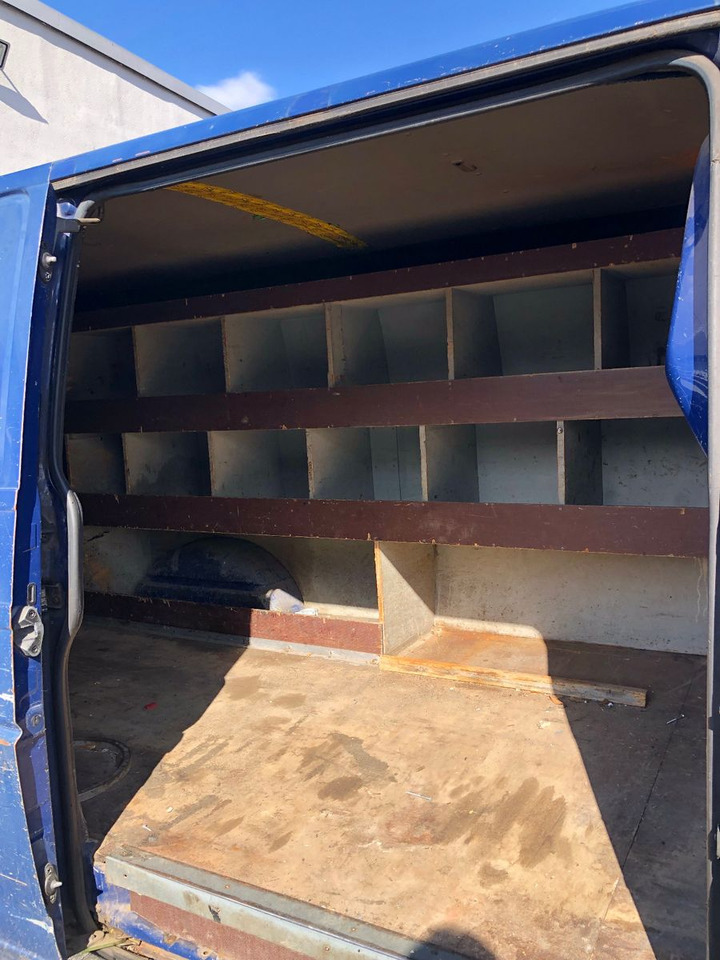 فان المدمجة Volkswagen T4 2.5 TDI Lang: صور 17 فان المدمجة Volkswagen T4 2.5 TDI Lang: صور 17