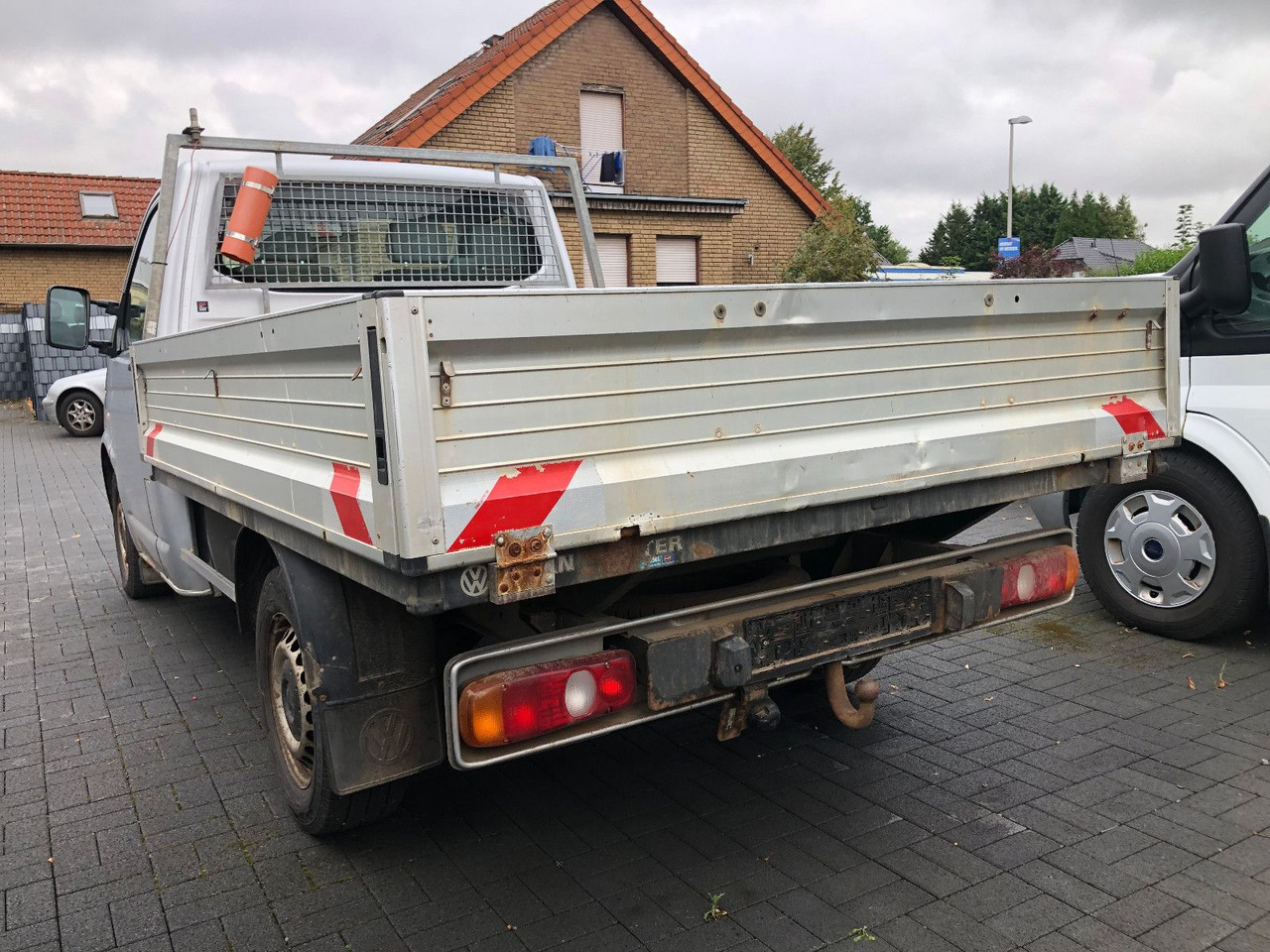 Volkswagen T5 1.9 TDI Transporter Pritsche - الشاحنات الصغيرة المسطحة: صور 2 Volkswagen T5 1.9 TDI Transporter Pritsche - الشاحنات الصغيرة المسطحة: صور 2