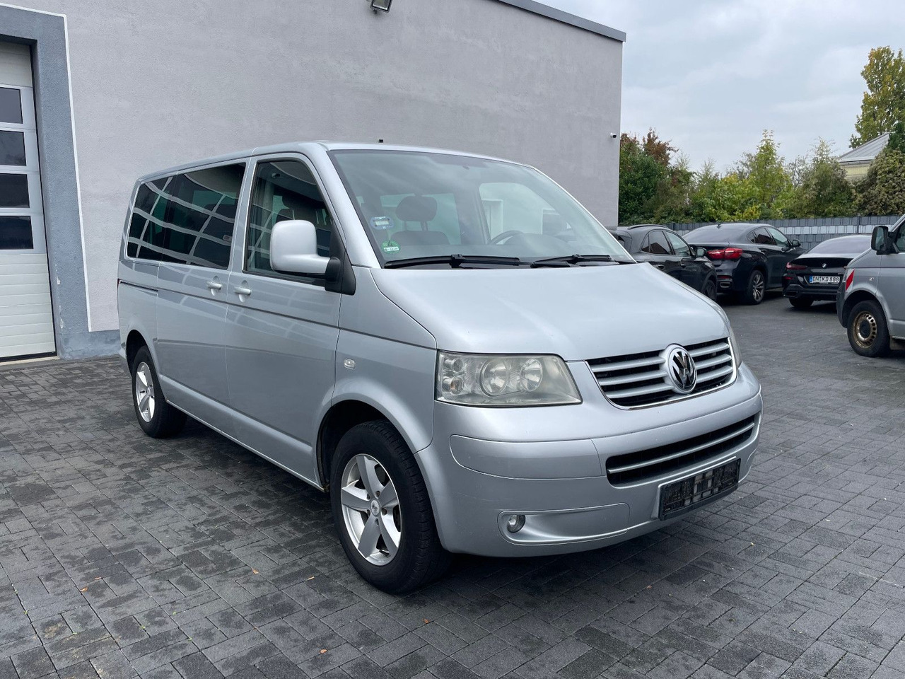 Volkswagen T5 2.5 TDi Caravelle 4Motion 8-Sitzer - ميكروباص: صور 1 Volkswagen T5 2.5 TDi Caravelle 4Motion 8-Sitzer - ميكروباص: صور 1