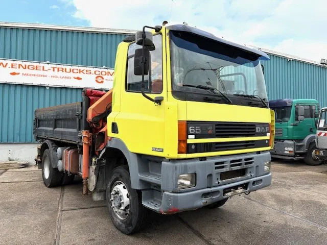 DAF 65 -180ATI 4x4 FULL STEEL 3-WAY KIPPER AND PALFINGER CRANE (EURO 2 / MANUAL GEARBOX / FULL STEEL SUSPENSION / ETC.) - قلابات, شاحنة كرين: صور 2 DAF 65 -180ATI 4x4 FULL STEEL 3-WAY KIPPER AND PALFINGER CRANE (EURO 2 / MANUAL GEARBOX / FULL STEEL SUSPENSION / ETC.) - قلابات, شاحنة كرين: صور 2