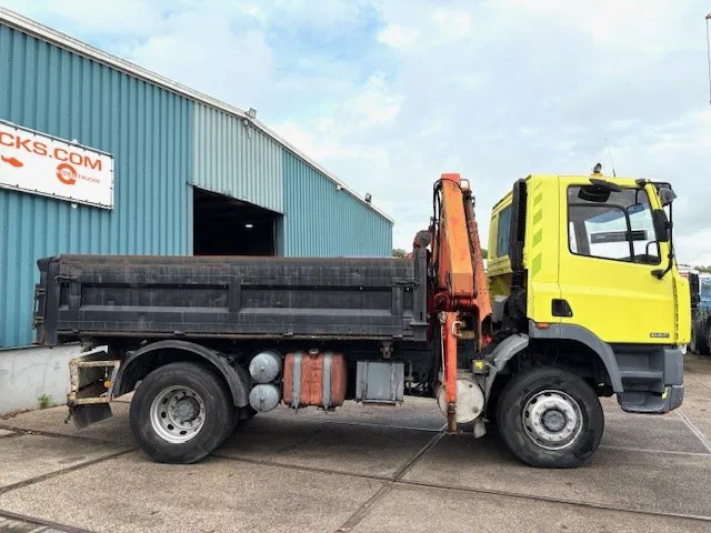 DAF 65 -180ATI 4x4 FULL STEEL 3-WAY KIPPER AND PALFINGER CRANE (EURO 2 / MANUAL GEARBOX / FULL STEEL SUSPENSION / ETC.) - قلابات, شاحنة كرين: صور 4 DAF 65 -180ATI 4x4 FULL STEEL 3-WAY KIPPER AND PALFINGER CRANE (EURO 2 / MANUAL GEARBOX / FULL STEEL SUSPENSION / ETC.) - قلابات, شاحنة كرين: صور 4