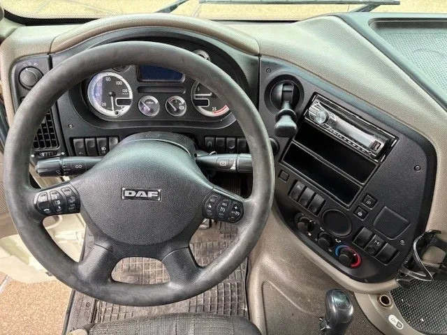 DAF XF 105.460 ATE SPACECAB 4x2 ONLY 835.500 KM (ZF-MANUAL GEARBOX / ZF-INTARDER / AIRCONDITIONING / EURO 5) - شاحنة جرار: صور 5 DAF XF 105.460 ATE SPACECAB 4x2 ONLY 835.500 KM (ZF-MANUAL GEARBOX / ZF-INTARDER / AIRCONDITIONING / EURO 5) - شاحنة جرار: صور 5
