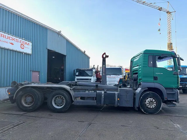 MAN TGA 26.360BB 6x4 FULL STEEL MULTILIFT HOOK-ARM (ZF16 MANUAL GEARBOX / FULL STEEL SUSPENSION / REDUCTION AXLES / AIRCONDITIONING) - شاحنة ذات الخطاف: صور 4 MAN TGA 26.360BB 6x4 FULL STEEL MULTILIFT HOOK-ARM (ZF16 MANUAL GEARBOX / FULL STEEL SUSPENSION / REDUCTION AXLES / AIRCONDITIONING) - شاحنة ذات الخطاف: صور 4